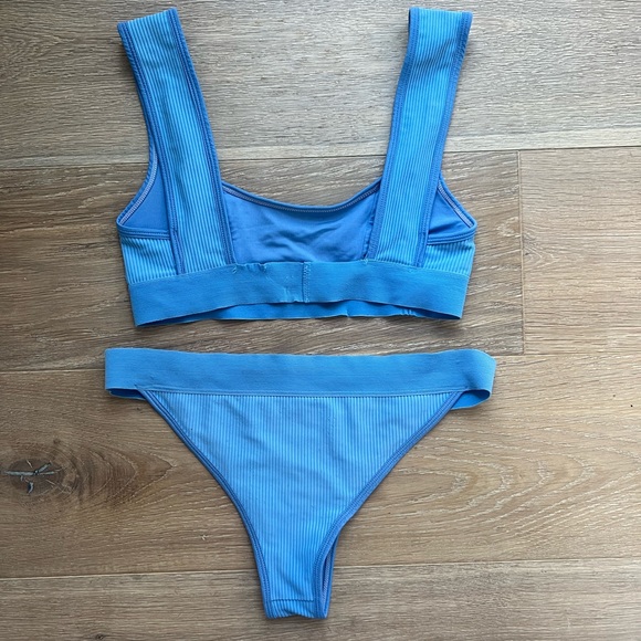 Frankie’s Bikinis Set - Picture 2 of 5